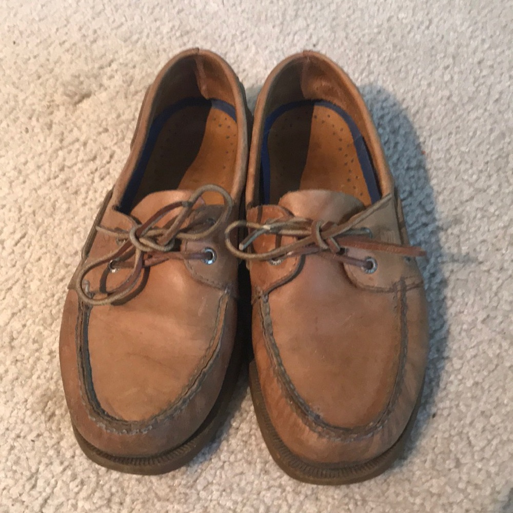 SIZE 9 LEATHER SPERRY TOPSIDERS